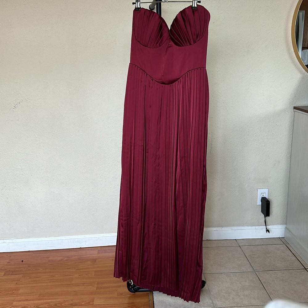 House of CB L D-DD 'Marcella' Berry pleated georgette maxi dress NWOT - Picture 6 of 14